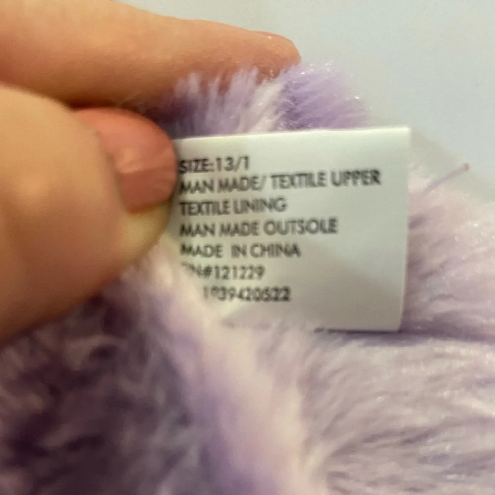 BEBE girl's medium‎ fluffy slippers in a purple color, Size Medium 13/1, NWT